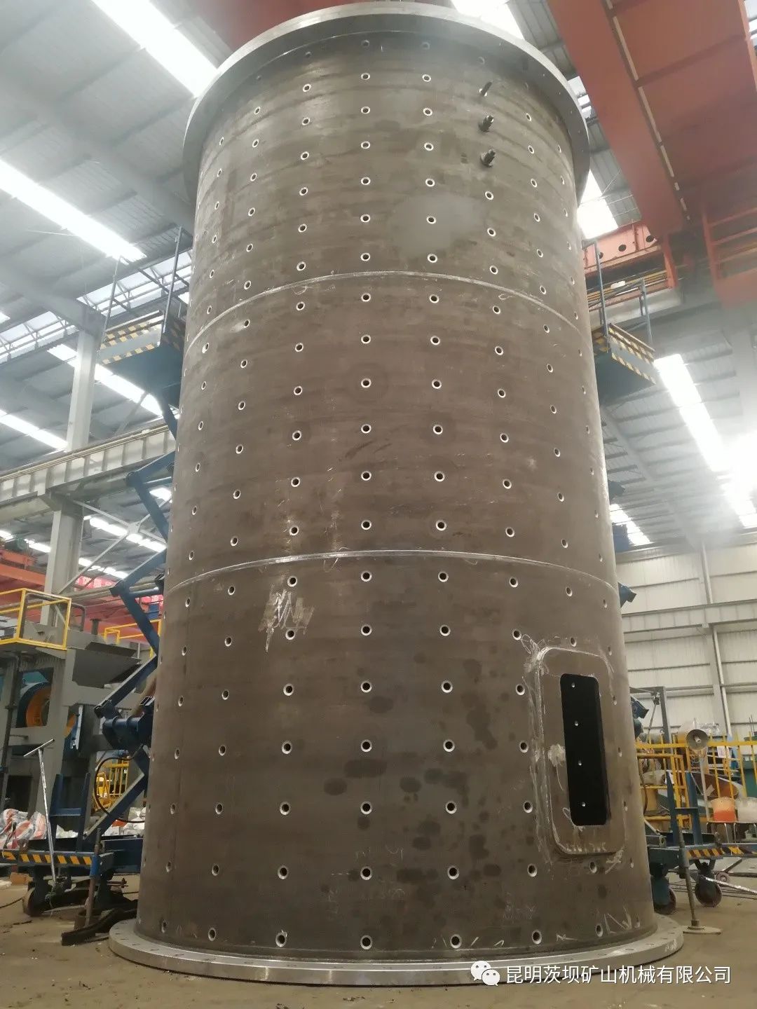 MQG-3600X6000 Ball Mill Successfully Enters the Site for Installation Company news 第3张