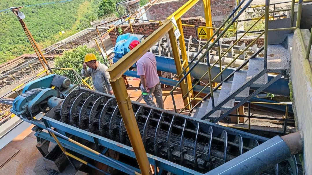 [Customer Return Visit] A Linear Vibrating Screen that has been Working for 34 Years Company news 第10张